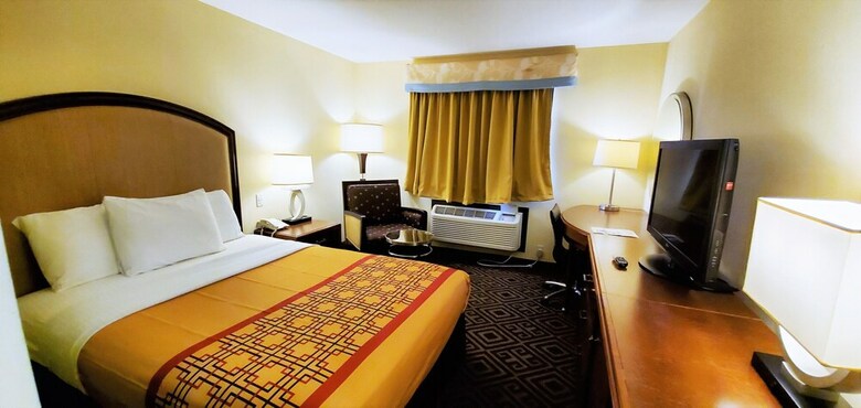 Hotel Travel Inn & Suites