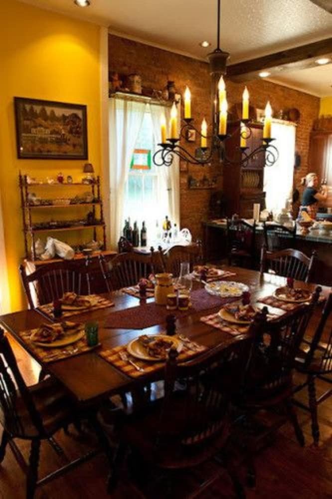 The Pines Of Dresden Bed And Breakfast