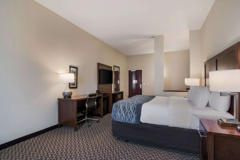 Hotel Comfort Inn And Suites