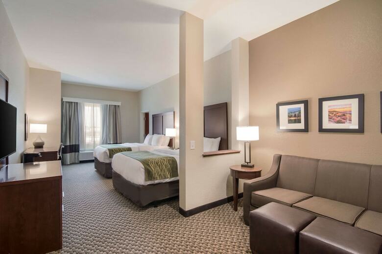 Hotel Comfort Inn And Suites