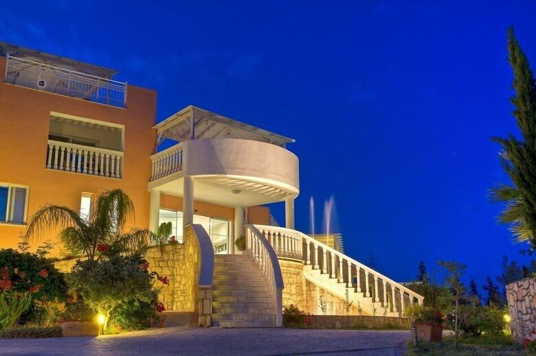 Gerakas Belvedere Hotel & Luxury Suites
