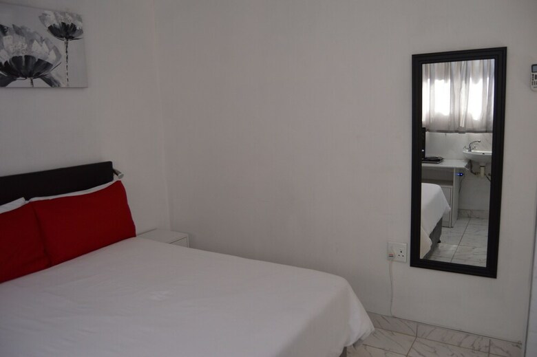 Hotel Iqhayiya Guest House