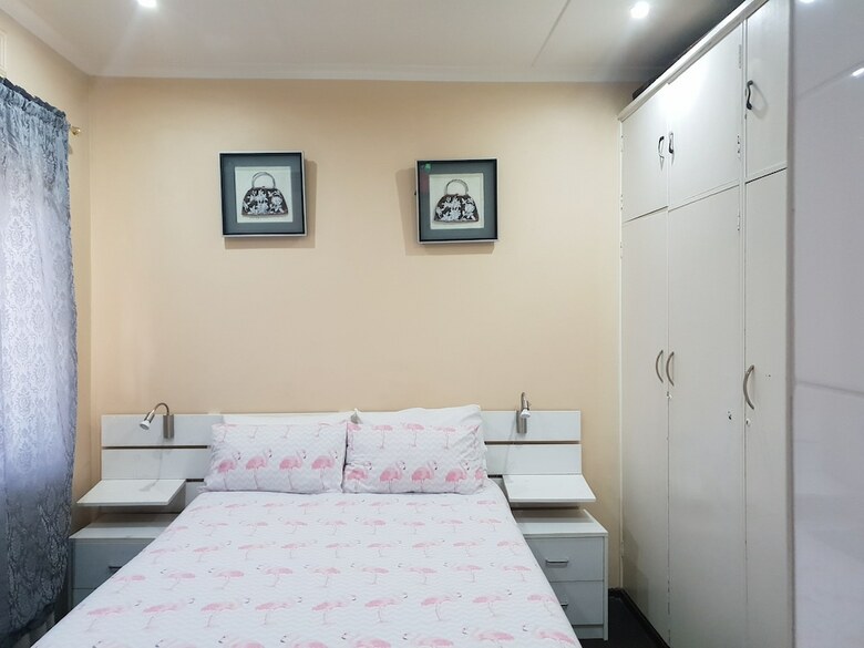 Hotel Iqhayiya Guest House