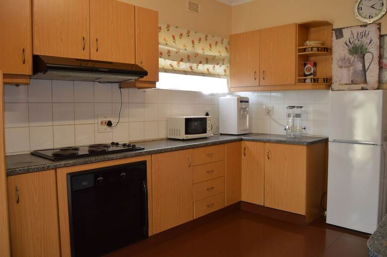Hotel Iqhayiya Guest House