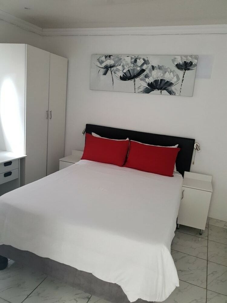 Hotel Iqhayiya Guest House