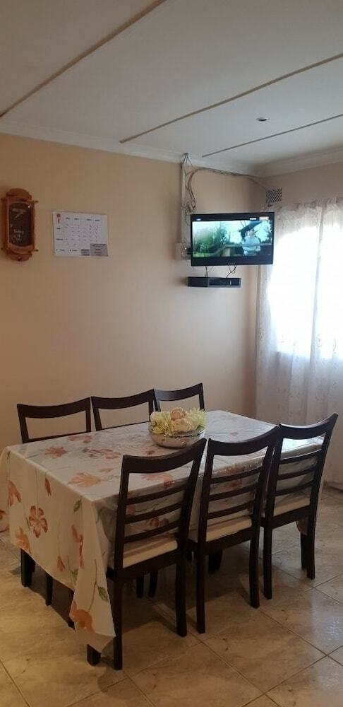 Hotel Iqhayiya Guest House