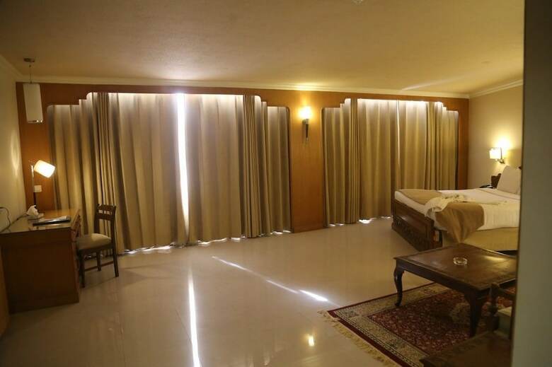 Regent Plaza Hotel & Convention Centre