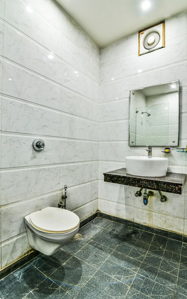 Fabhotel Kingston