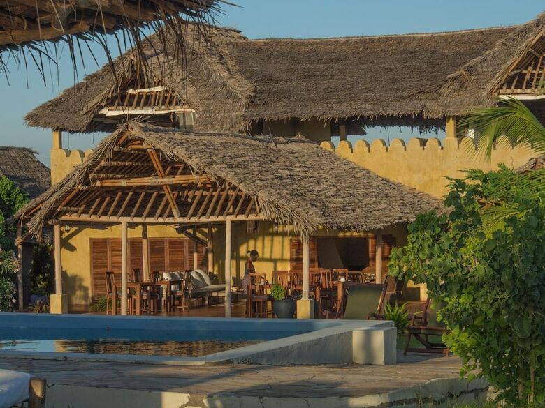 Posada Pangani Cliffs Lodge