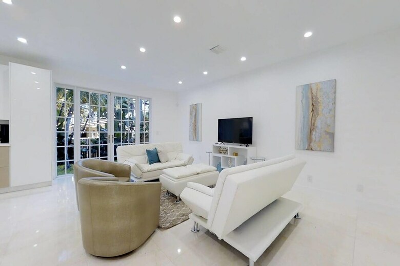 Beautiful Hollywood Beach 4b/r Home W/heated Pool