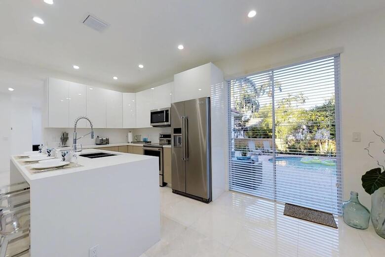 Beautiful Hollywood Beach 4b/r Home W/heated Pool