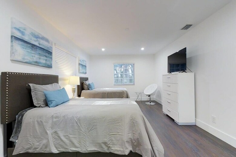 Beautiful Hollywood Beach 4b/r Home W/heated Pool