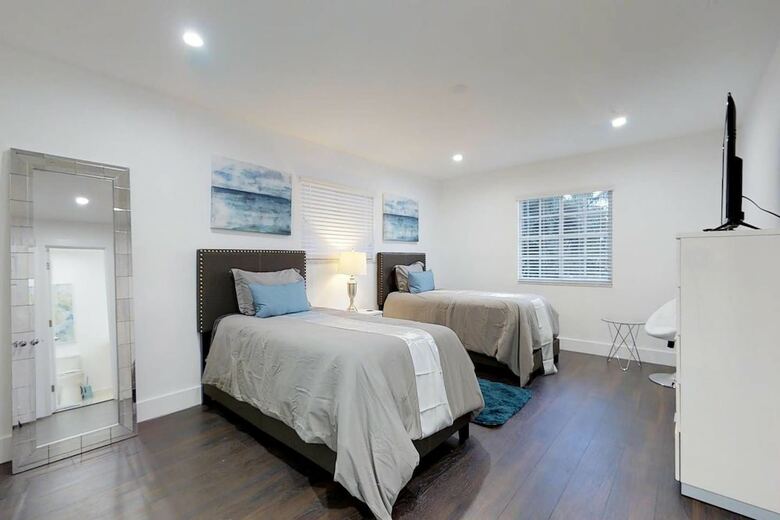 Beautiful Hollywood Beach 4b/r Home W/heated Pool