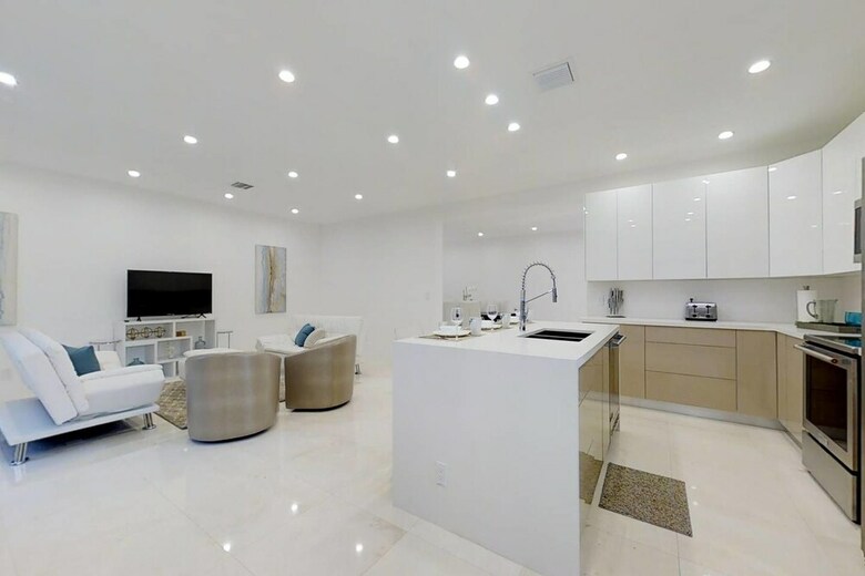 Beautiful Hollywood Beach 4b/r Home W/heated Pool