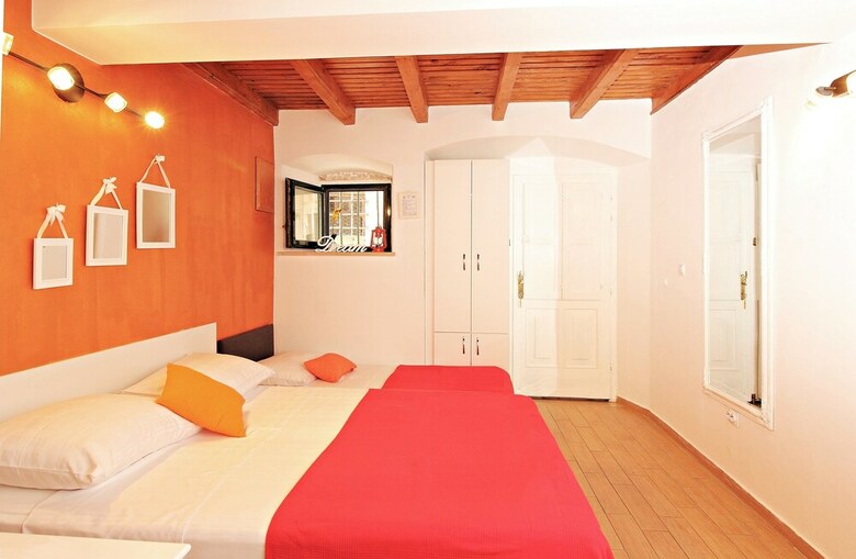 Apartamentos Melek Accommodations