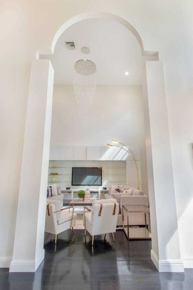 Hollywood Dream House - 5 Bedroom W/heated Pool