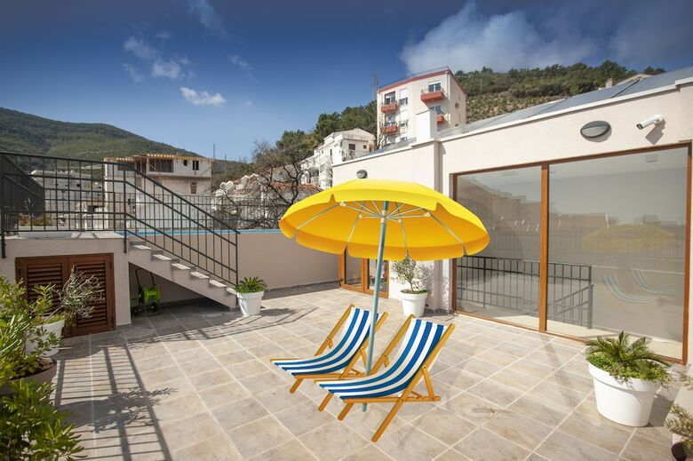 Hotel Twelve