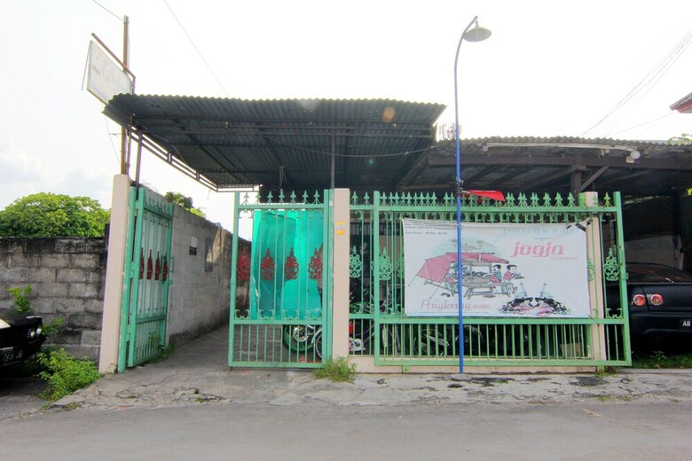 Hotel D'angkring Wisma Sarjana