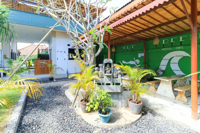 Hostal The Green Groves Hostel