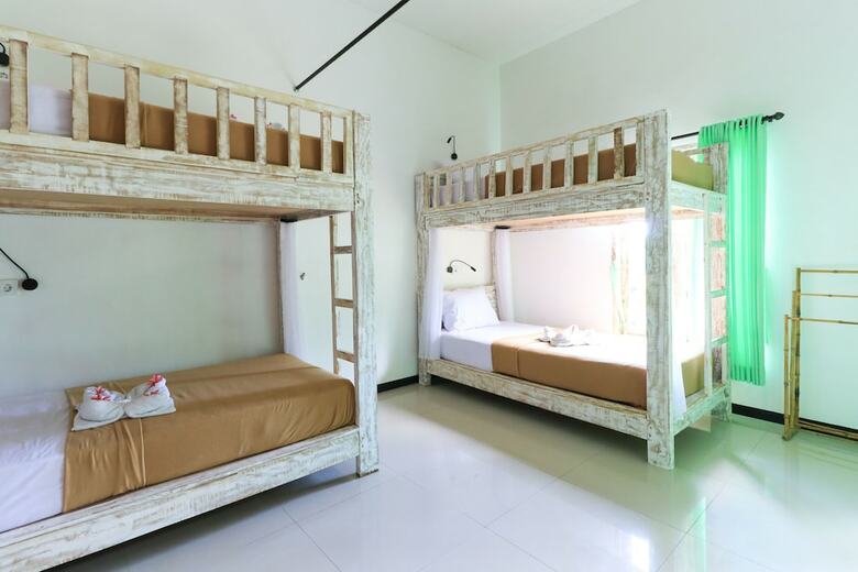 Hostal The Green Groves Hostel