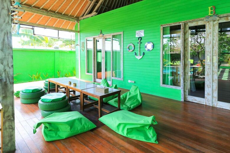 Hostal The Green Groves Hostel