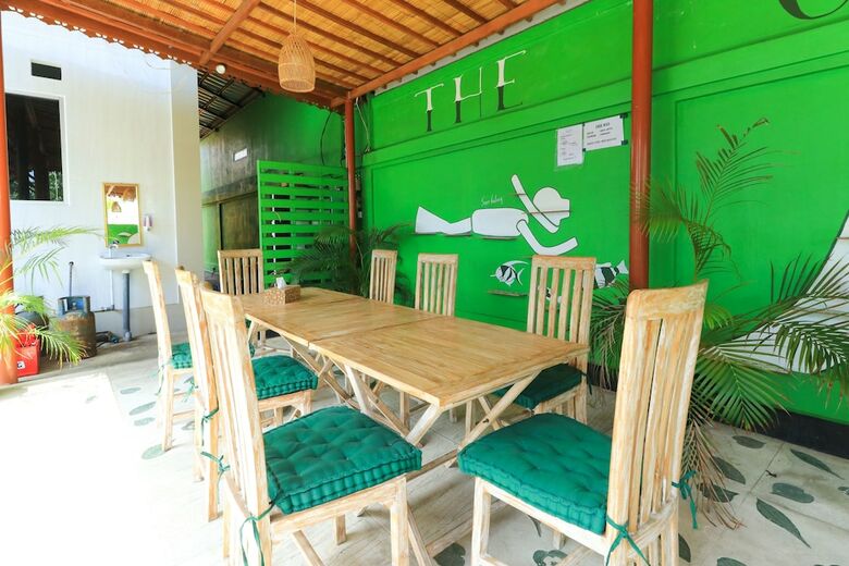 Hostal The Green Groves Hostel