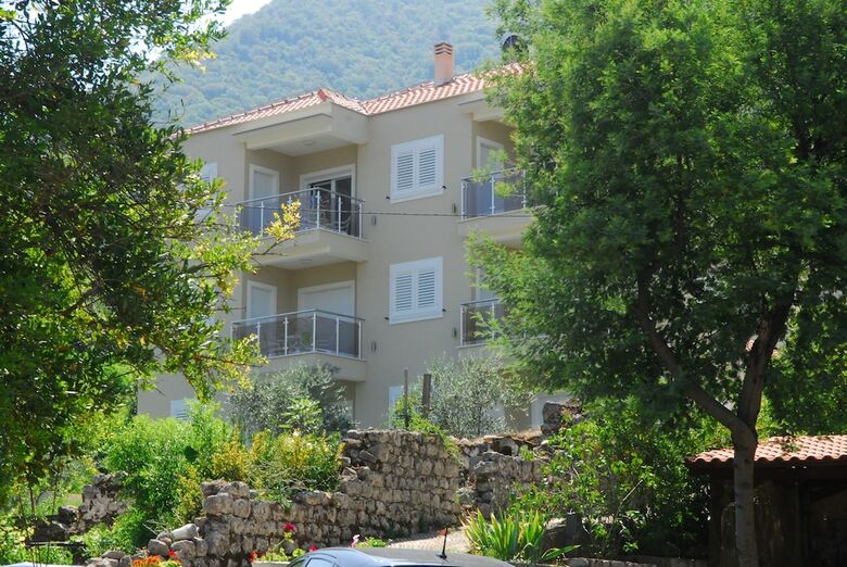 Hera Apartments