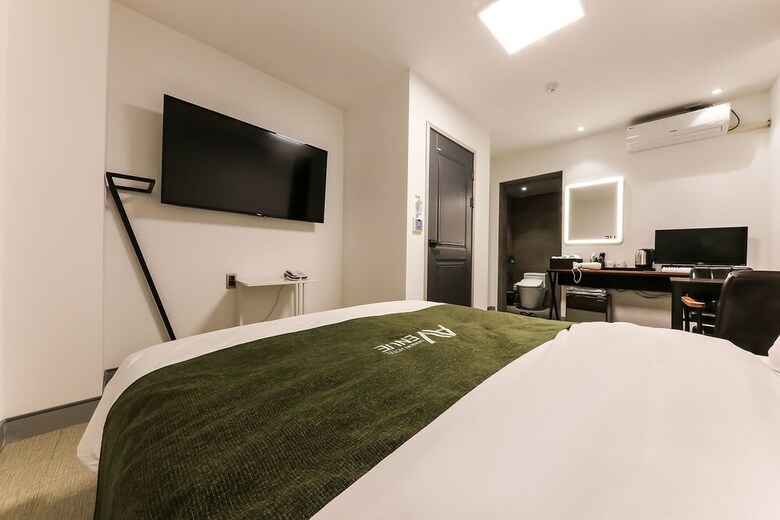 Avenue Hotel