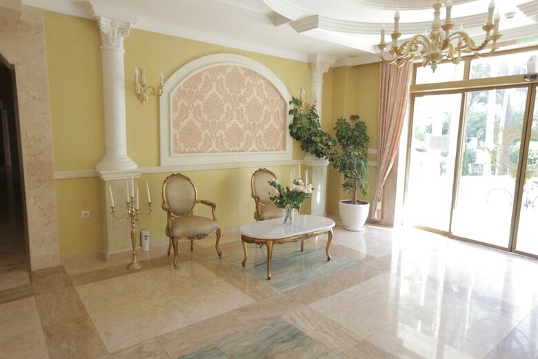 Luxury Apartment In Anastasia Palace