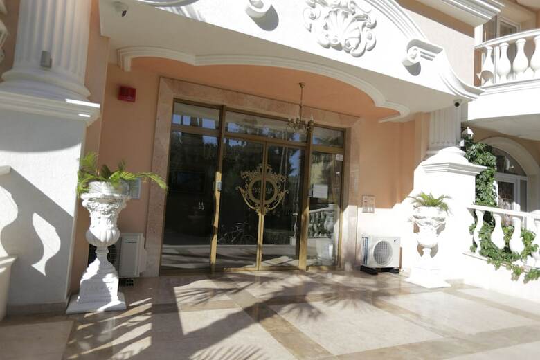 Luxury Apartment In Anastasia Palace