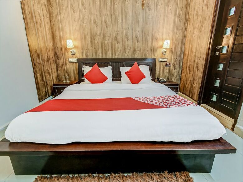 Oyo 27999 Hotel Deep