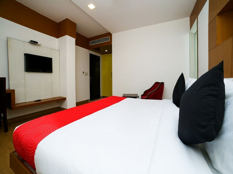 Hotel Edition O 30074 Tushar Elegant