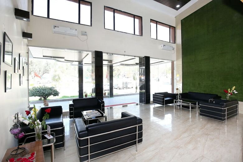 Oyo 12767 Hotel Grand Chinar