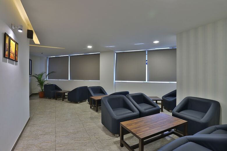 Hotel Oyo 27930 Dev Orchid