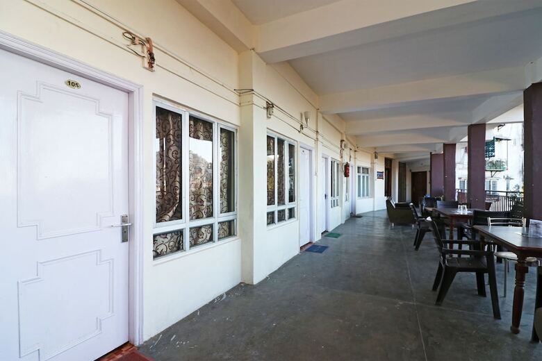 Hotel Oyo 19947 Akanksha Anand Plaza