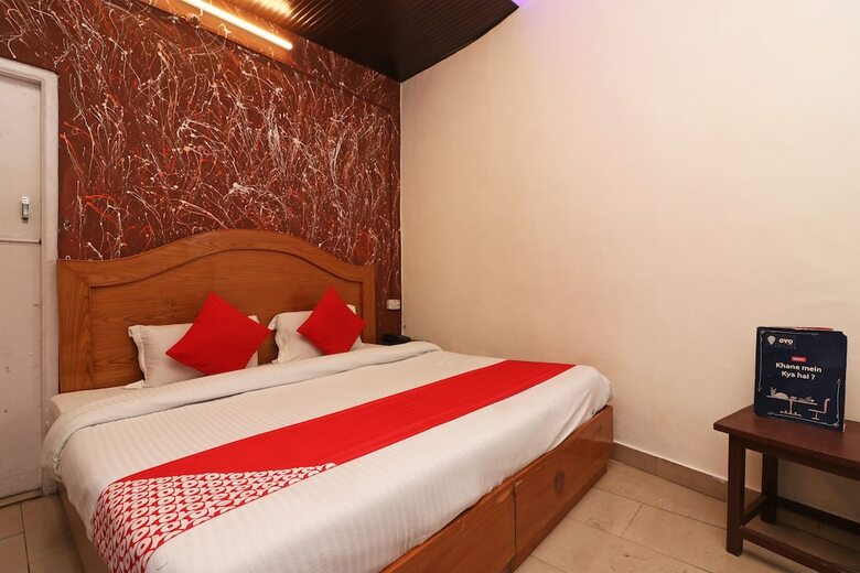 Hotel Oyo 19947 Akanksha Anand Plaza