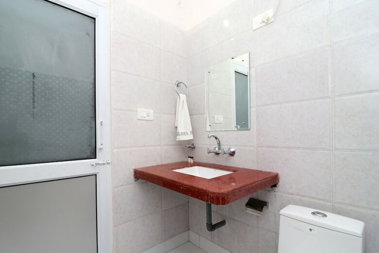 Oyo 13655 Hotel Benog Breeze