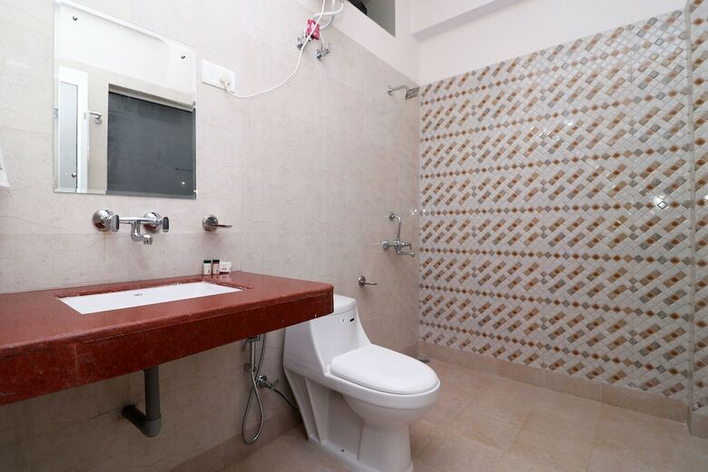 Oyo 13655 Hotel Benog Breeze