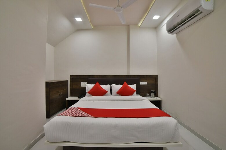 Oyo 27031 Hotel Maan Palace