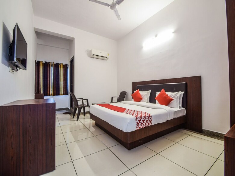 Oyo 23381 Hotel Sagar Ratna