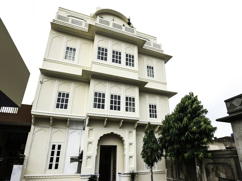 Hotel Oyo 18308 Kishanpur Haveli