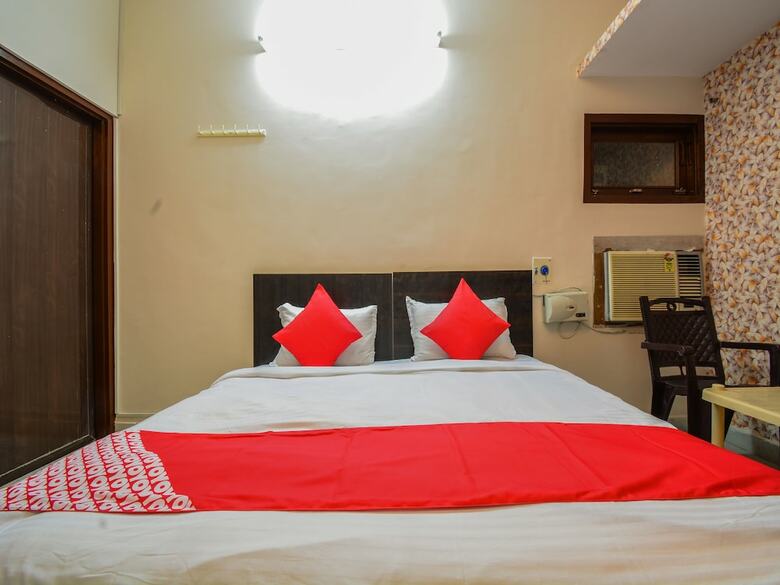 Hotel Oyo 19463 Sapphire Palace