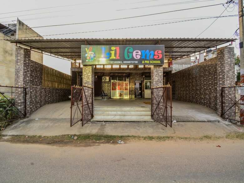 Hotel Oyo 19463 Sapphire Palace