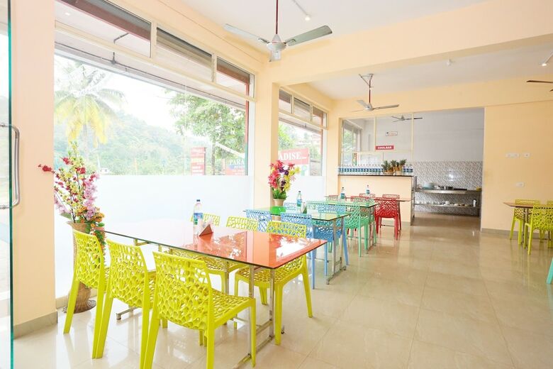 Hotel Oyo 23756 Munnar Paradise, Irumupalam