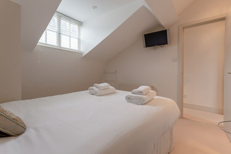 Stylish 3 Bedroom Apartment In Pimlico