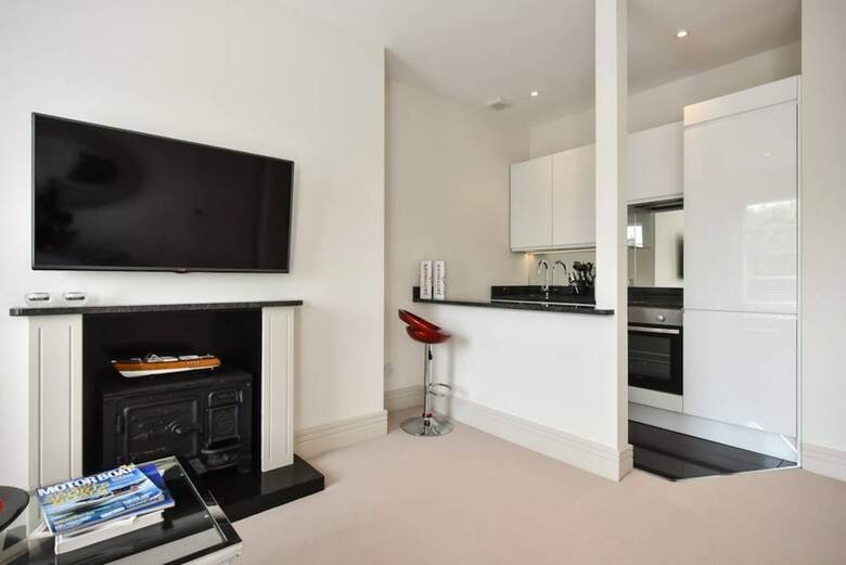Stylish 3 Bedroom Apartment In Pimlico