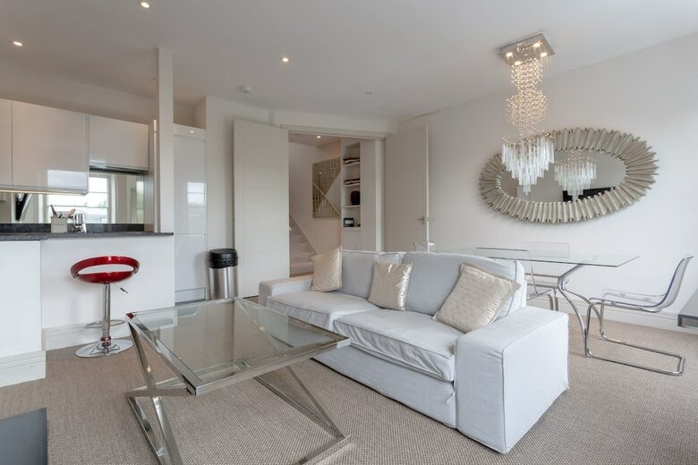 Stylish 3 Bedroom Apartment In Pimlico