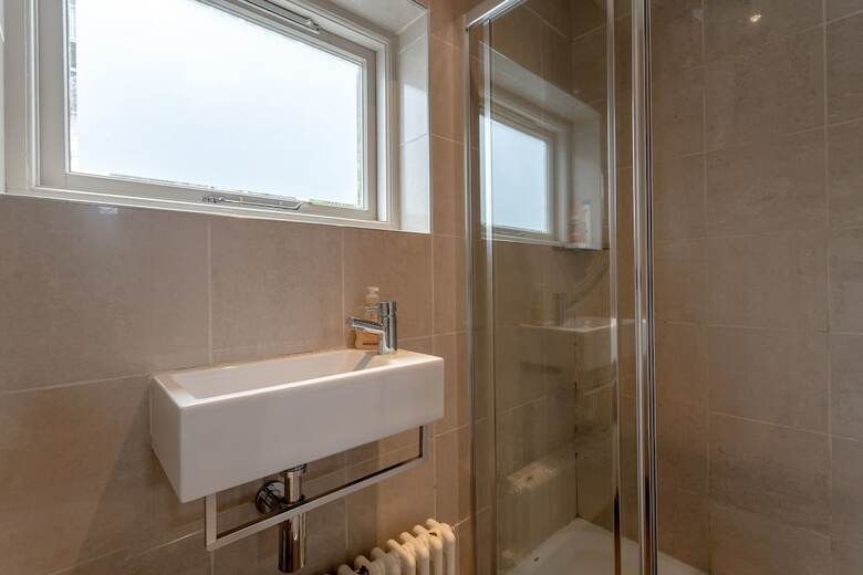 Stylish 3 Bedroom Apartment In Pimlico