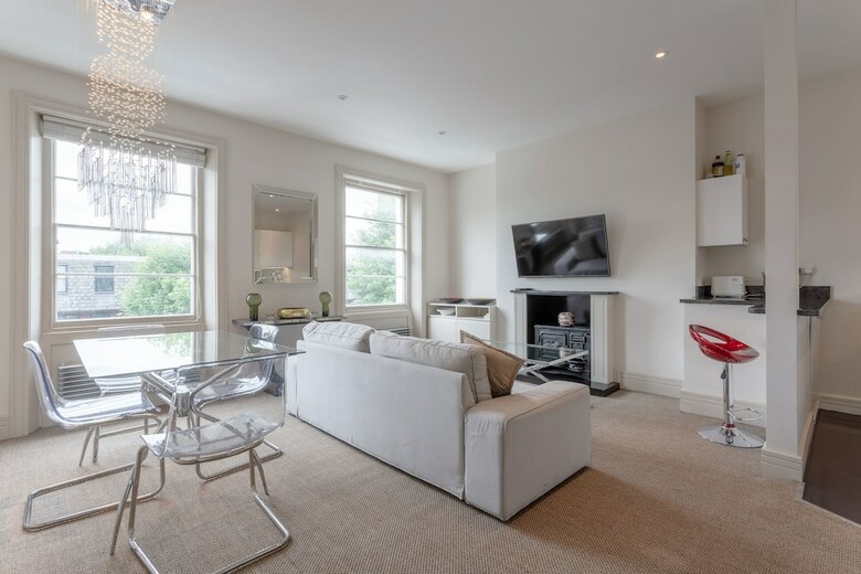 Stylish 3 Bedroom Apartment In Pimlico
