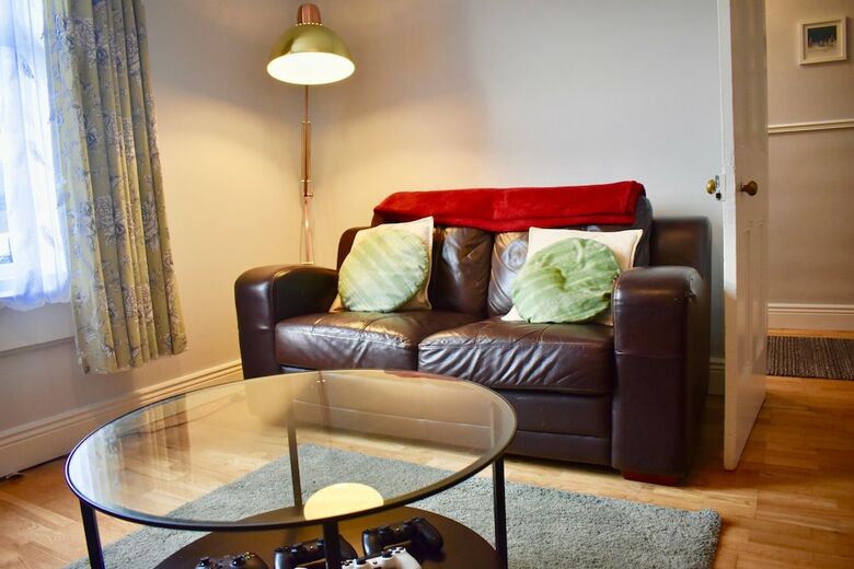 Traditional 4 Bedroom Home In Trendy Ranelagh